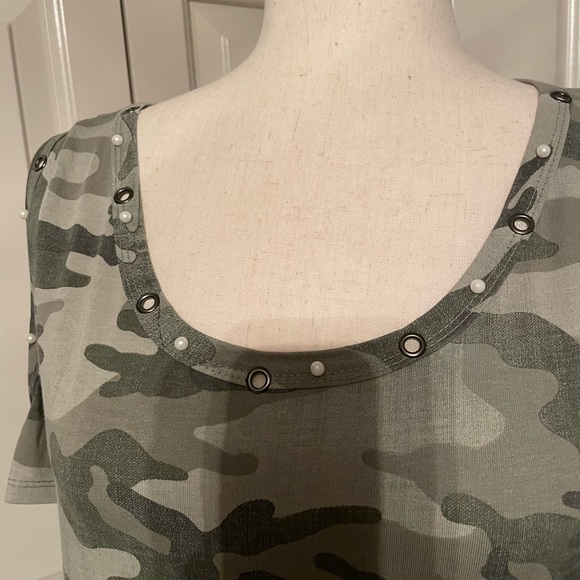 Free For Humanity camouflage T shirt - Picture 3 of 7